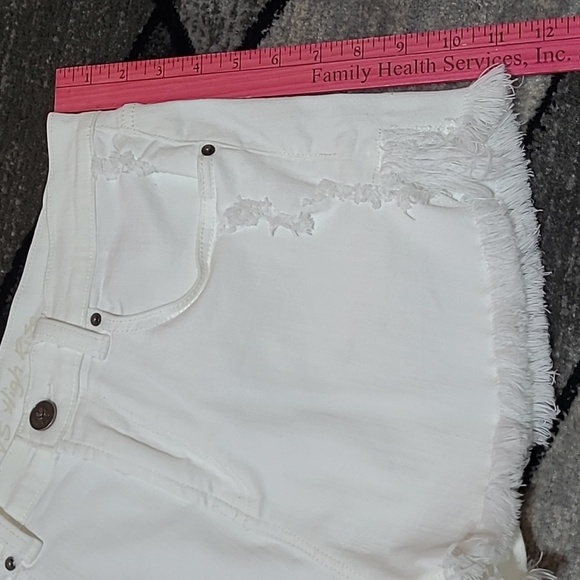 VINTAGE VICTORIA SECRET DISTRESSED RAW-EDGE HIGH-WAISTED WHITE DENIM JEAN SHORTS - Picture 3 of 13